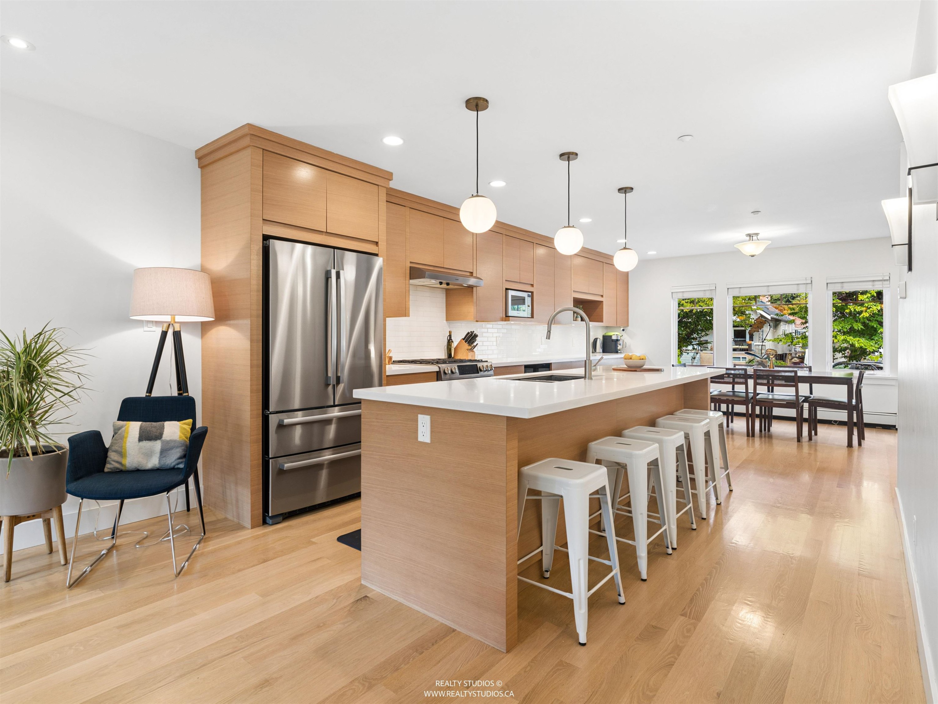 558 19Th Avenue W, Vancouver, BC