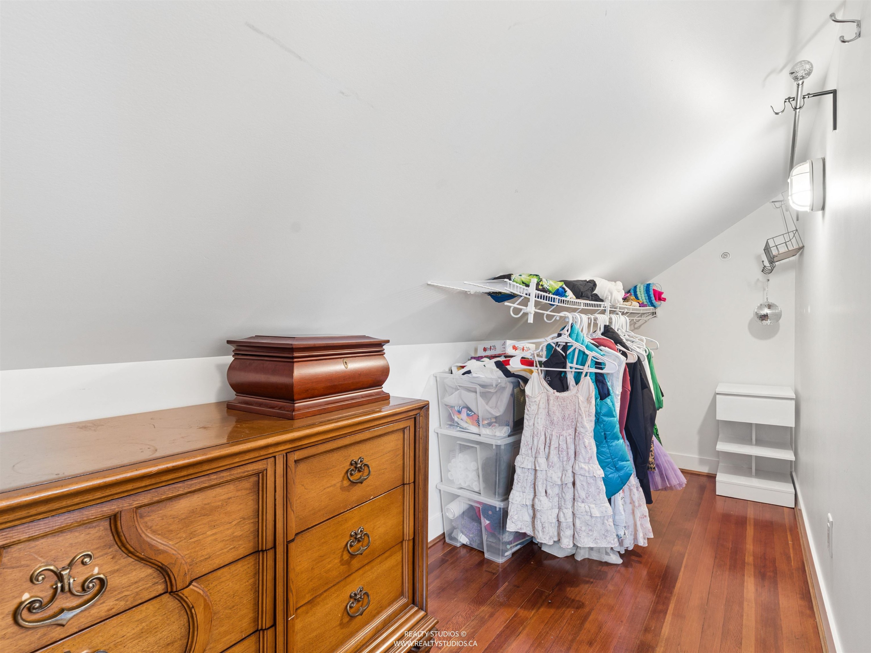 558 19Th Avenue W, Vancouver, BC