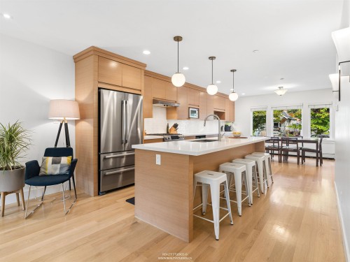 558 19Th Avenue W, Vancouver, BC 