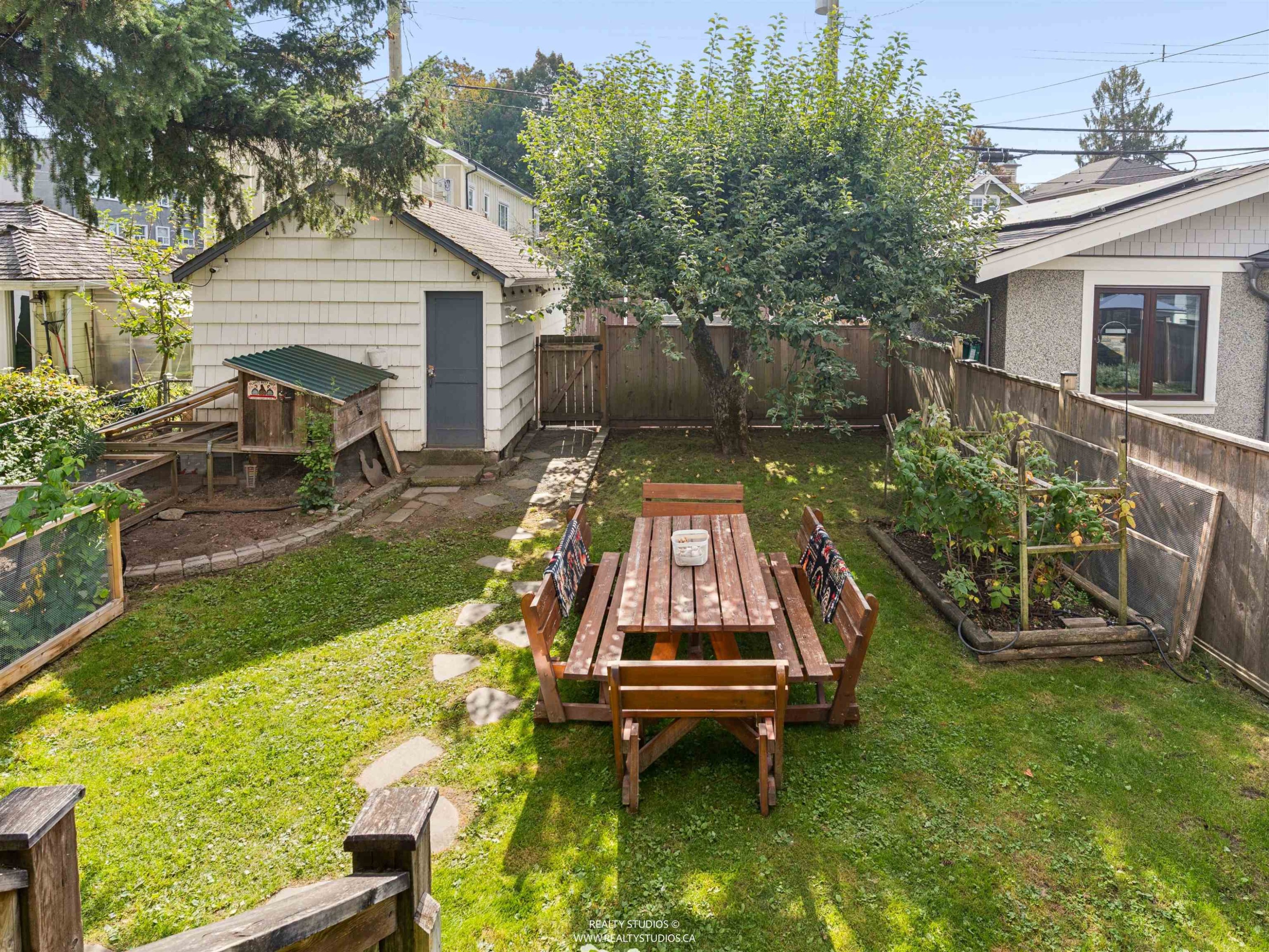 558 19Th Avenue W, Vancouver, BC