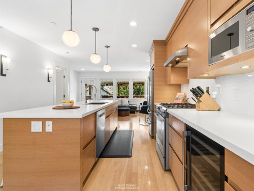 558 19Th Avenue W, Vancouver, BC 