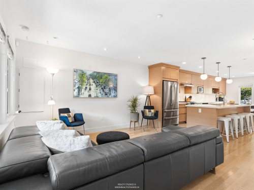 558 19Th Avenue W, Vancouver, BC 
