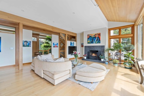 668 Beachview Drive, North Vancouver, BC 