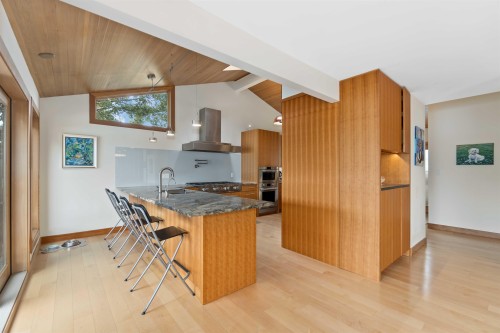 668 Beachview Drive, North Vancouver, BC 