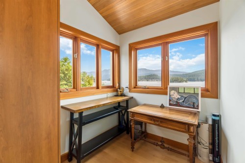 668 Beachview Drive, North Vancouver, BC 