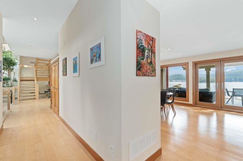 668 Beachview Drive, North Vancouver, BC 
