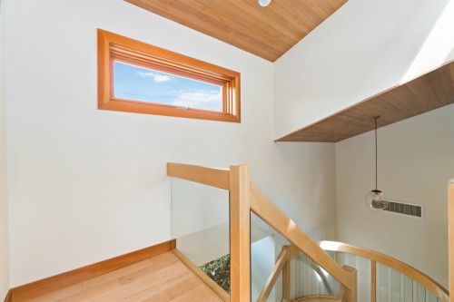 668 Beachview Drive, North Vancouver, BC 
