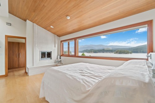 668 Beachview Drive, North Vancouver, BC 
