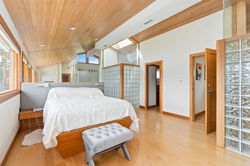 668 Beachview Drive, North Vancouver, BC 