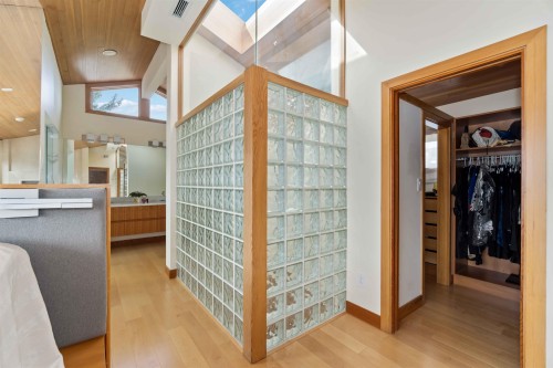 668 Beachview Drive, North Vancouver, BC 