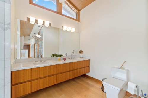 668 Beachview Drive, North Vancouver, BC 