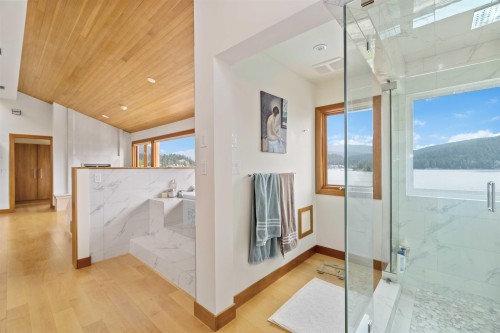668 Beachview Drive, North Vancouver, BC 