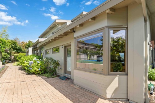 668 Beachview Drive, North Vancouver, BC 