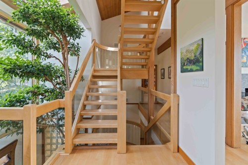 668 Beachview Drive, North Vancouver, BC 