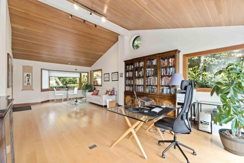 668 Beachview Drive, North Vancouver, BC 