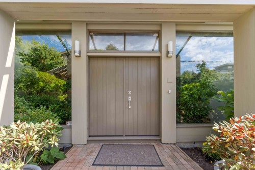 668 Beachview Drive, North Vancouver, BC 