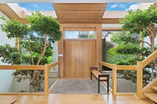 668 Beachview Drive, North Vancouver, BC 