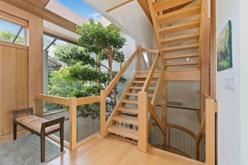 668 Beachview Drive, North Vancouver, BC 