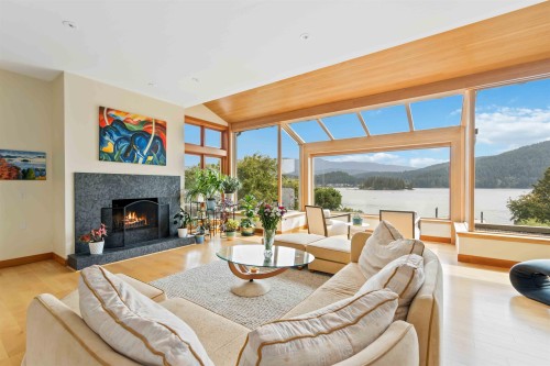 668 Beachview Drive, North Vancouver, BC 