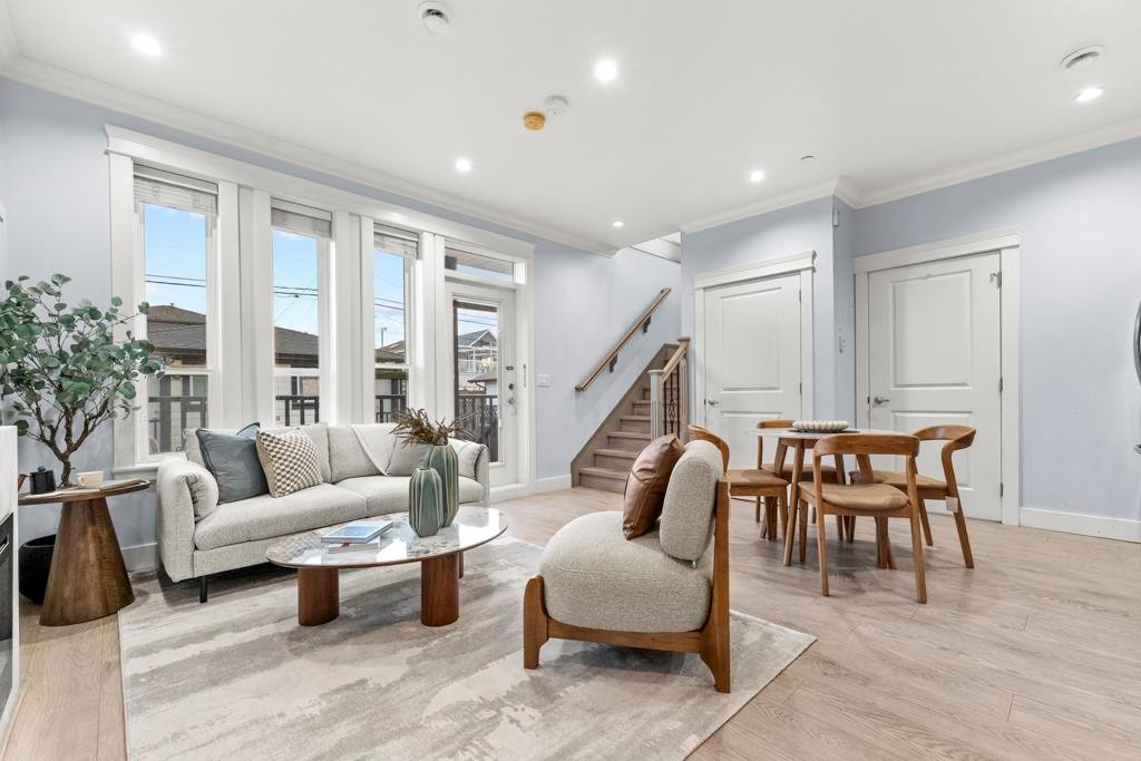2216 Mannering Avenue, Vancouver, BC