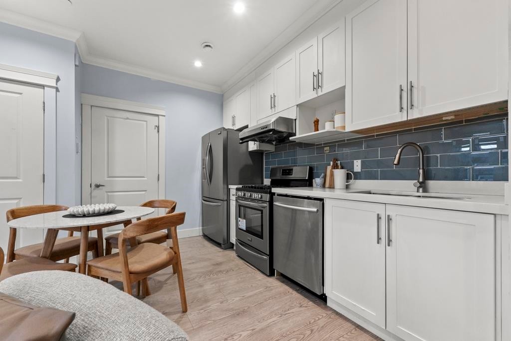 2216 Mannering Avenue, Vancouver, BC