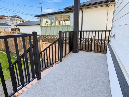2216 Mannering Avenue, Vancouver, BC 