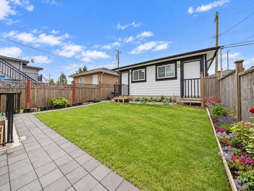 2216 Mannering Avenue, Vancouver, BC 