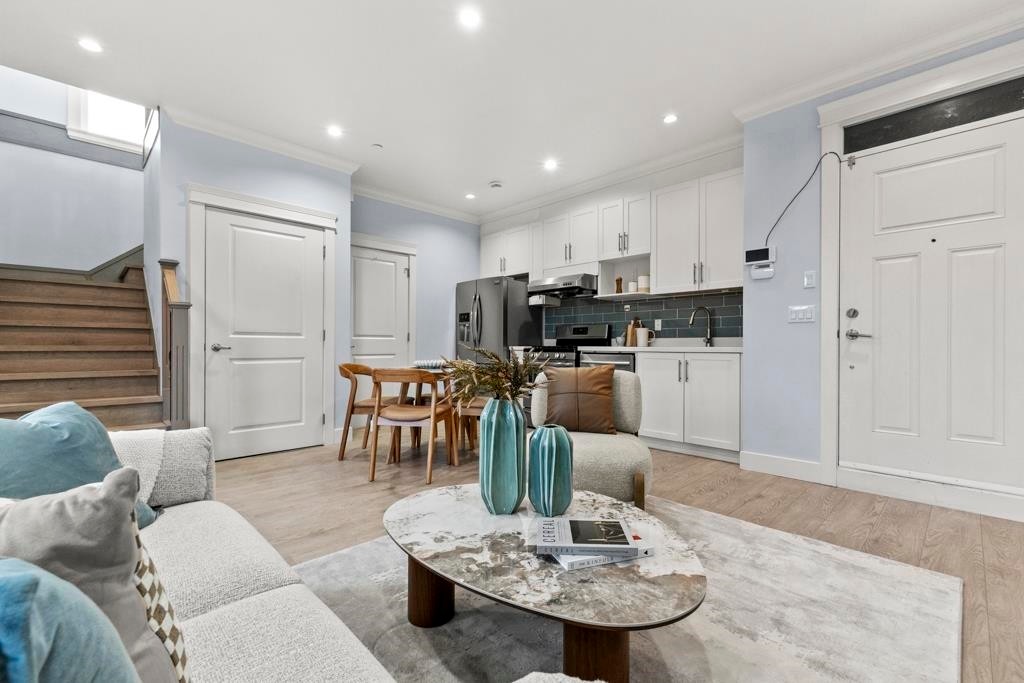 2216 Mannering Avenue, Vancouver, BC