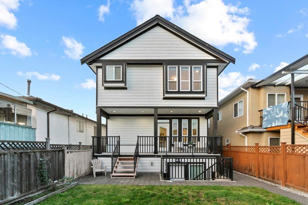 2216 Mannering Avenue, Vancouver, BC