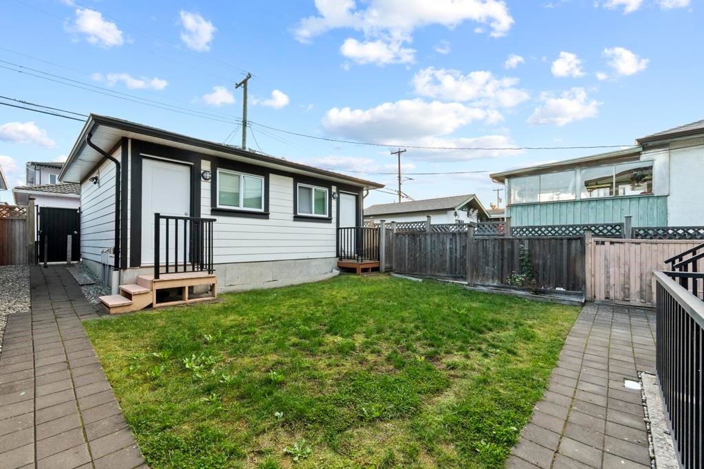2216 Mannering Avenue, Vancouver, BC
