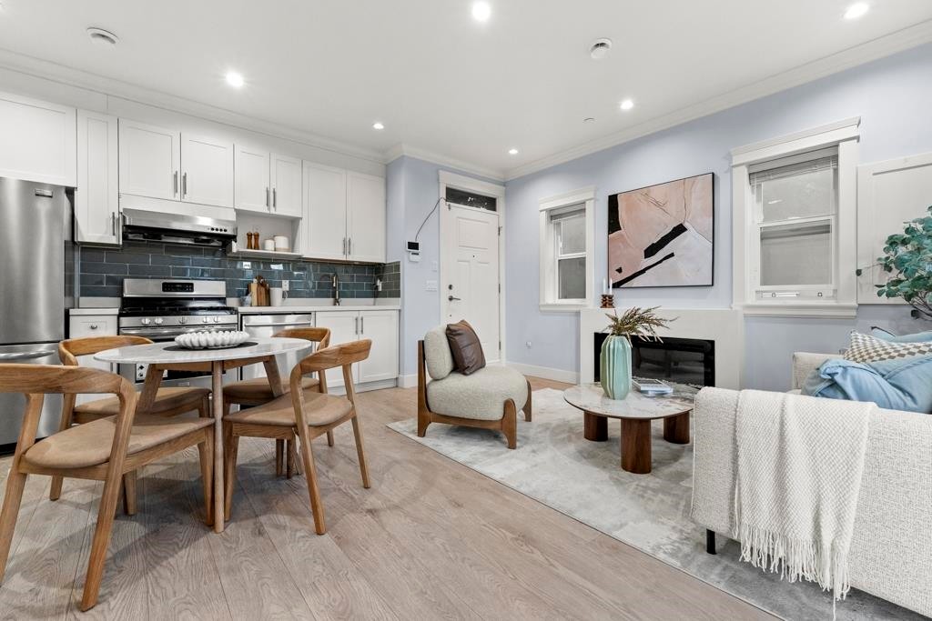 2216 Mannering Avenue, Vancouver, BC