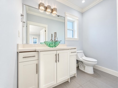 2216 Mannering Avenue, Vancouver, BC 