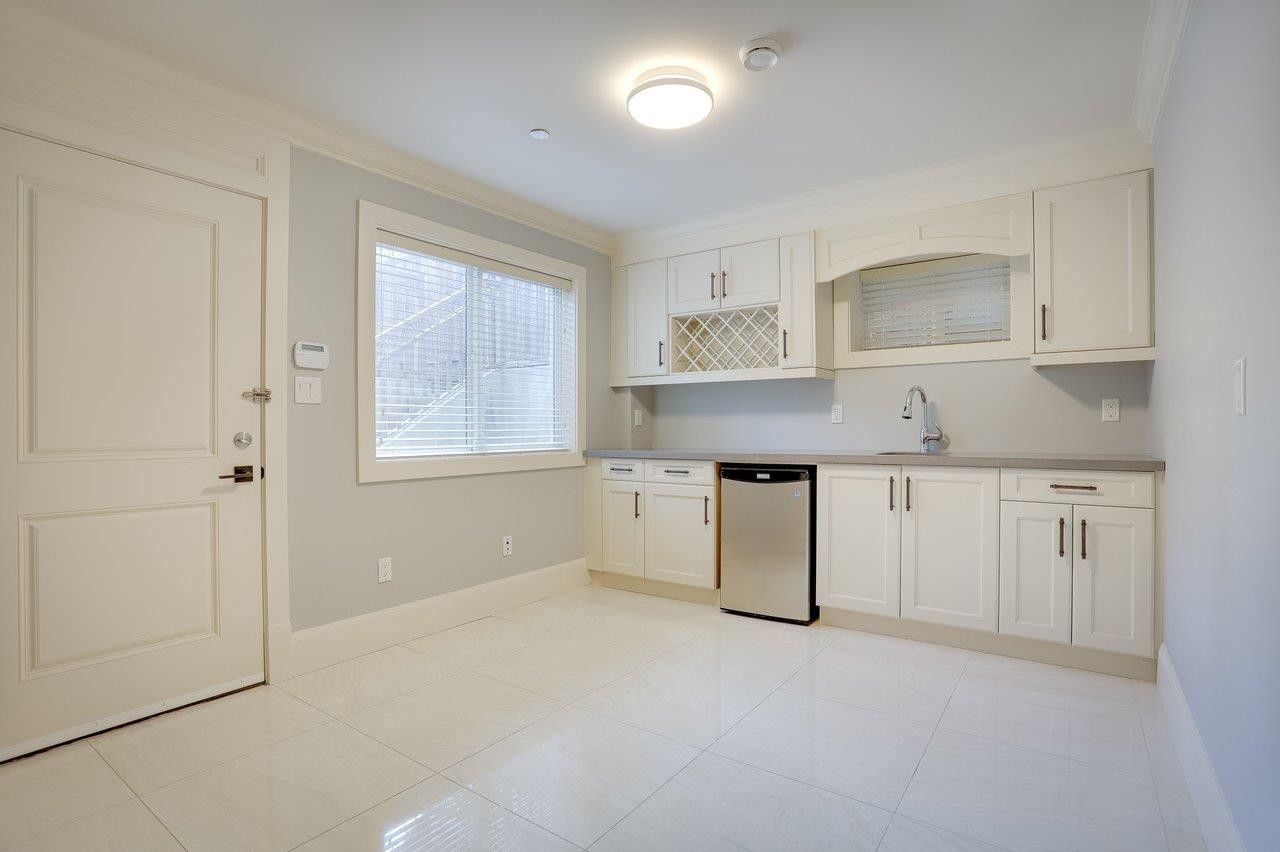 3760 17Th Avenue W, Vancouver, BC