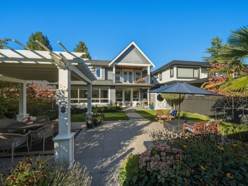355 15Th Street E, North Vancouver, BC 