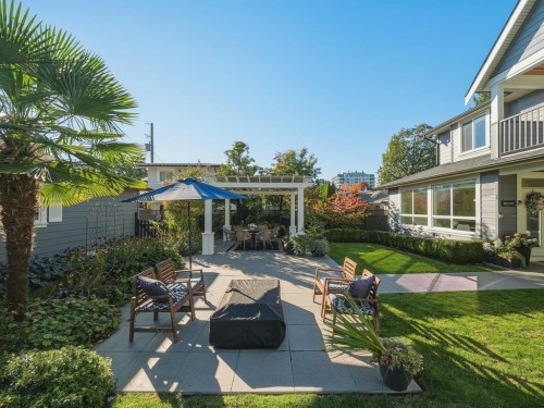 355 15Th Street E, North Vancouver, BC 