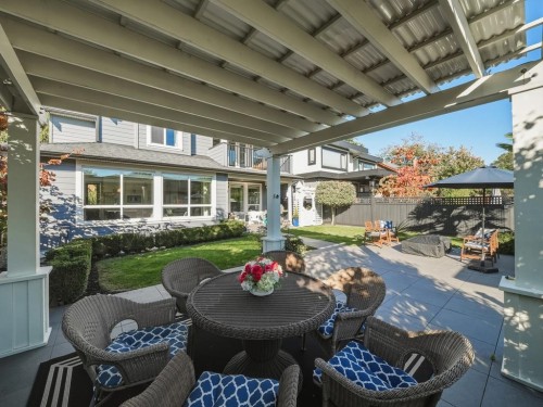355 15Th Street E, North Vancouver, BC 