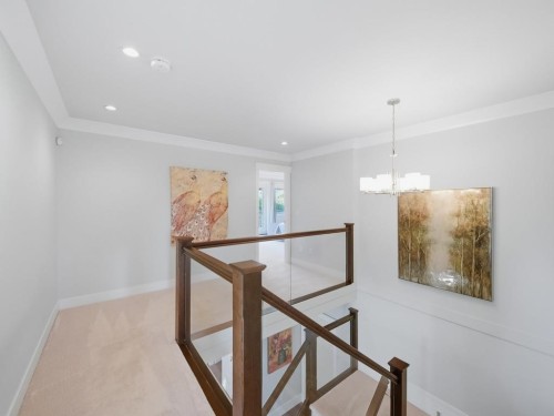355 15Th Street E, North Vancouver, BC 