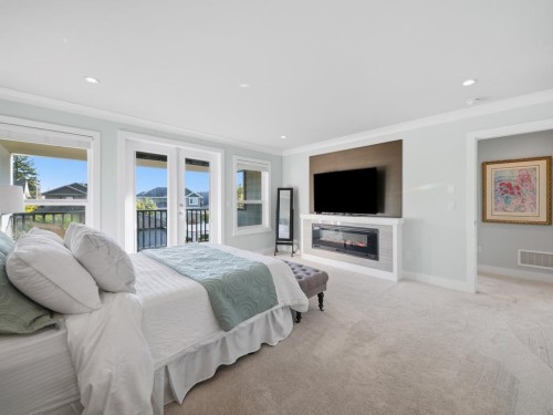355 15Th Street E, North Vancouver, BC 