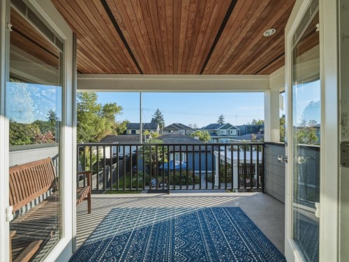 355 15Th Street E, North Vancouver, BC 