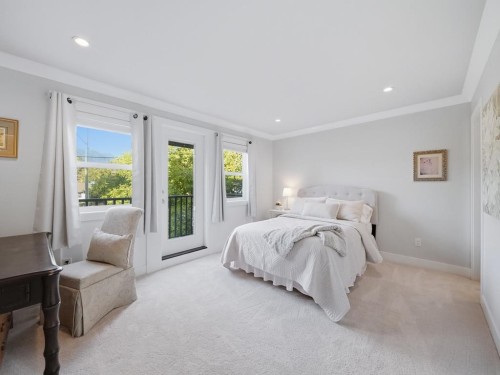 355 15Th Street E, North Vancouver, BC 