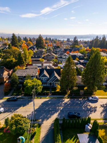355 15Th Street E, North Vancouver, BC 