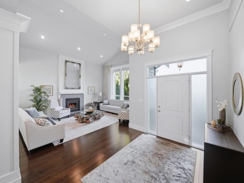 355 15Th Street E, North Vancouver, BC 