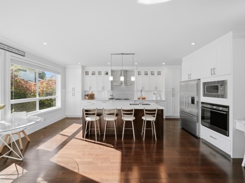 355 15Th Street E, North Vancouver, BC 