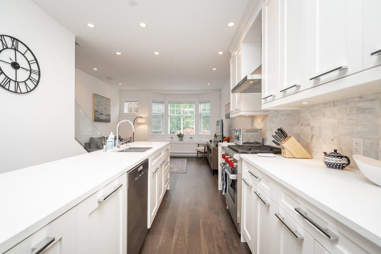 920 15Th Avenue W, Vancouver, BC