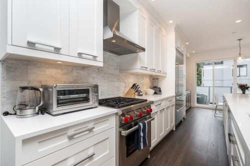 920 15Th Avenue W, Vancouver, BC 