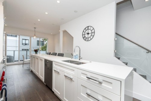 920 15Th Avenue W, Vancouver, BC 