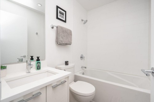 920 15Th Avenue W, Vancouver, BC 