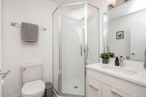 920 15Th Avenue W, Vancouver, BC 