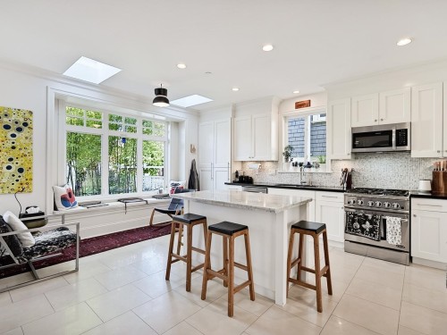 695 19Th Avenue W, Vancouver, BC 