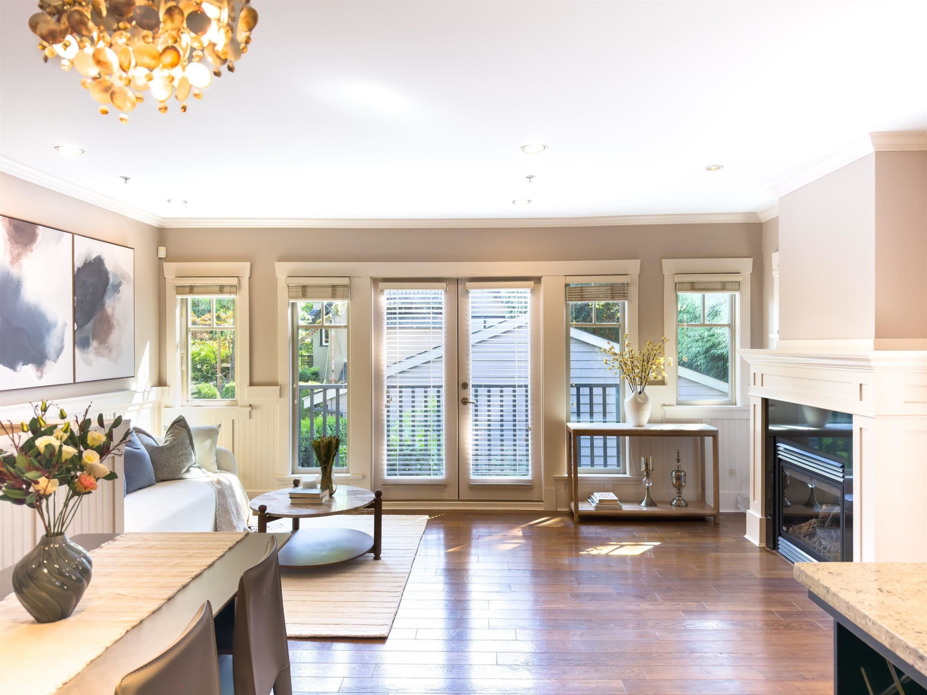208 13Th Avenue W, Vancouver, BC